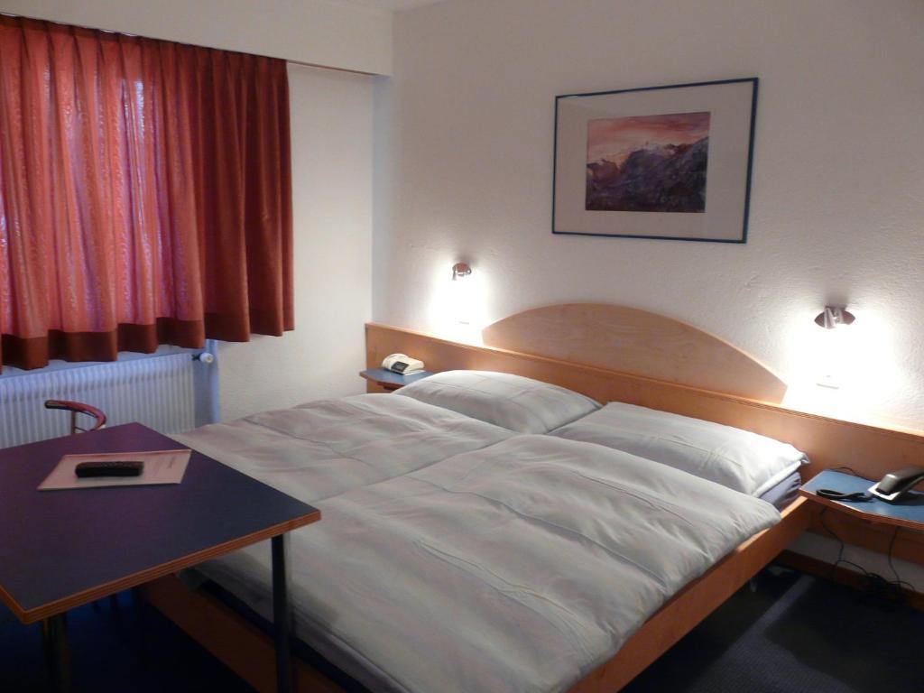 Hotel Garni Domino Saas-Fee Quarto foto